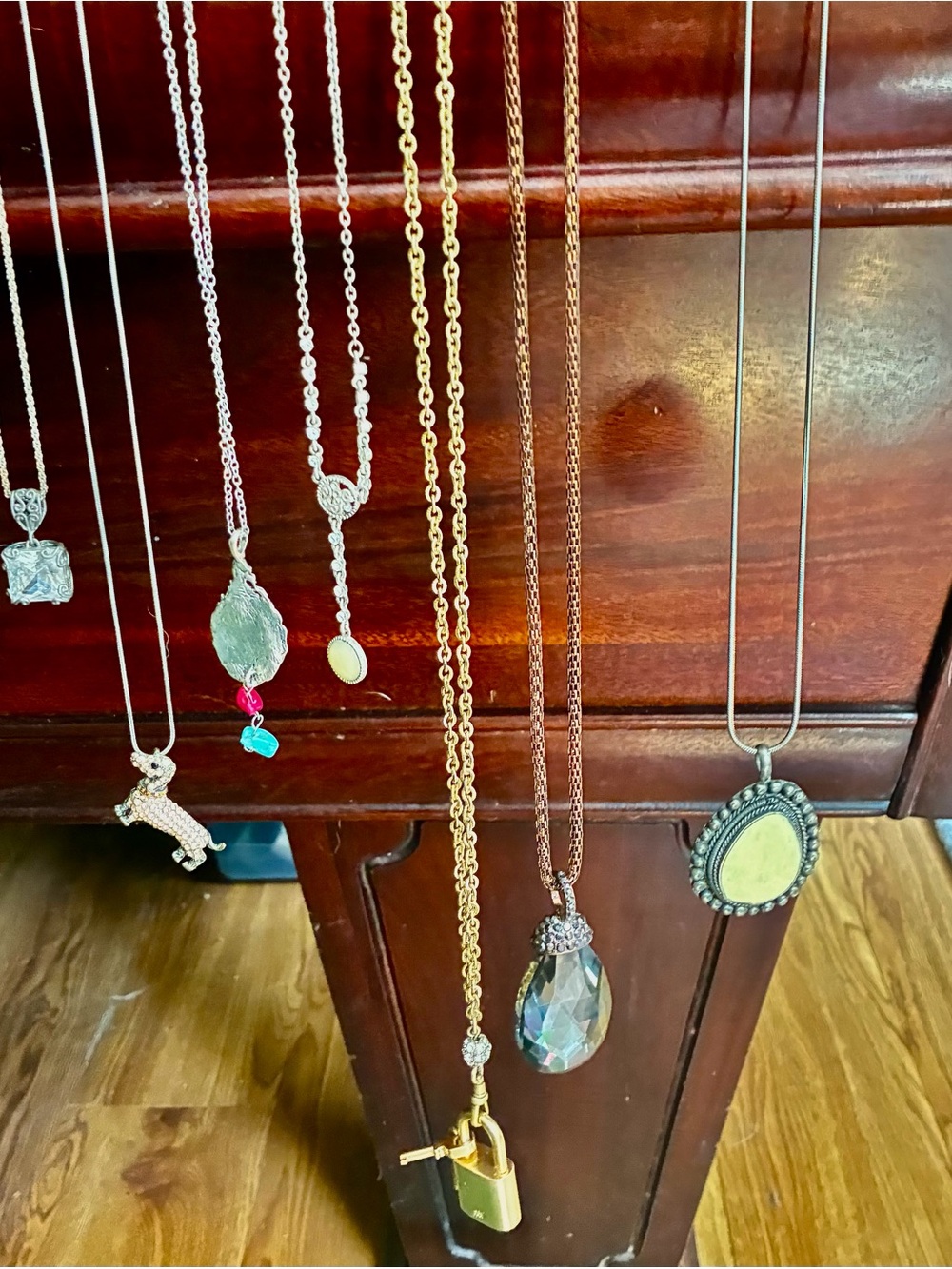 Lot bundle deal of 12 Pendant Necklaces. Women's Jewelry
